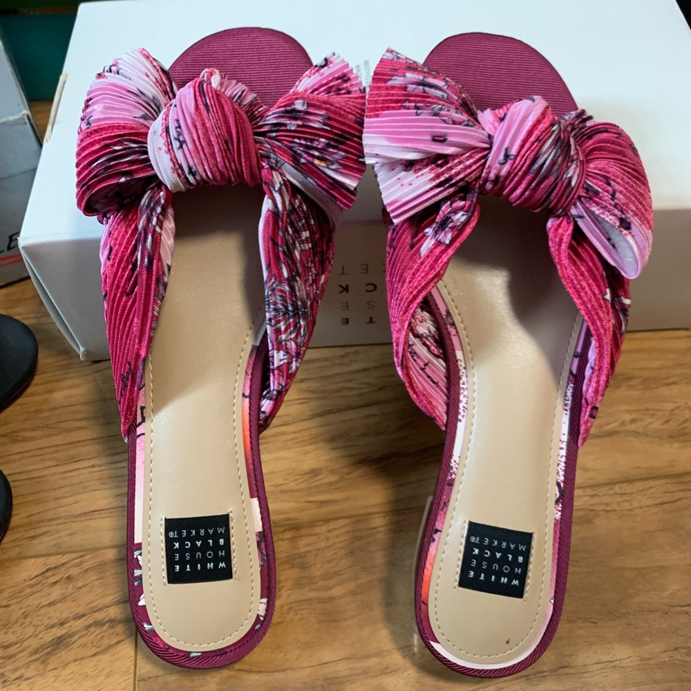 White House Black Market Floral-Print Crinkle Slides Size 7